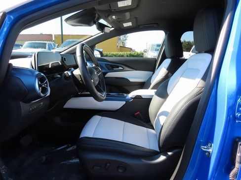 Used 2025 Chevrolet Equinox EV LT w/ Convenience Package II image 12