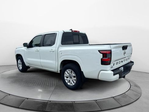 Used 2022 Nissan Frontier SV RWD image 5