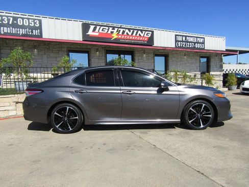 Used 2020 Toyota Camry XSE w/ Navigation Package image 5