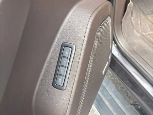Used 2018 GMC Yukon XL Denali w/ Denali Ultimate Package AWD/4WD image 8