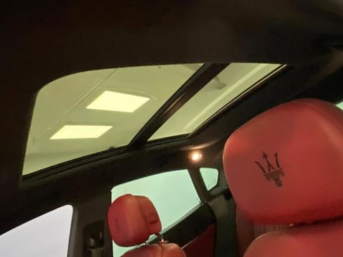 Used 2018 Maserati Levante GranLusso image 21