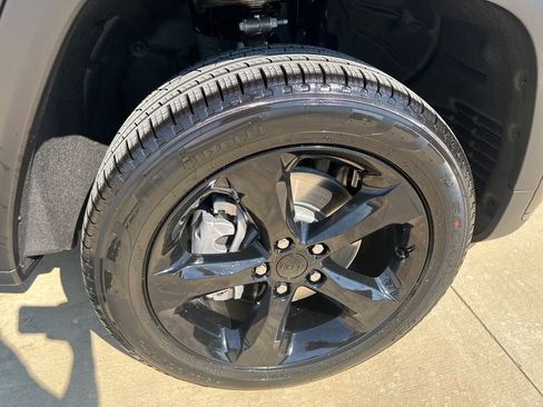 New 2025 Jeep Grand Cherokee L Limited w/ Black Appearance Package image 9