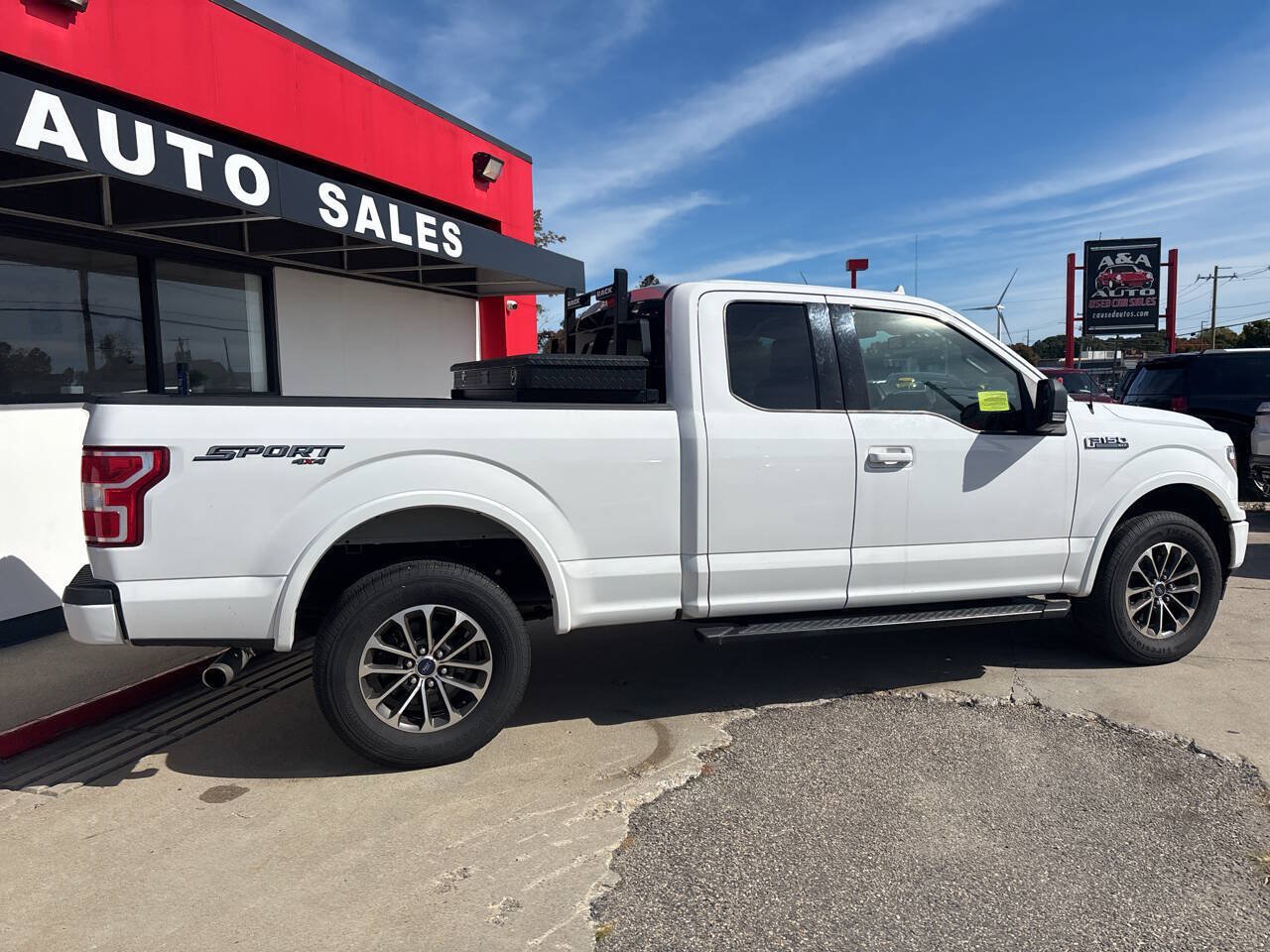 Used 2018 Ford F150 XLT w/ Equipment Group 302A Luxury AWD/4WD image 3