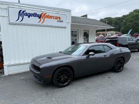 Used 2016 Dodge Challenger R/T w/ Driver Convenience Group RWD image 12