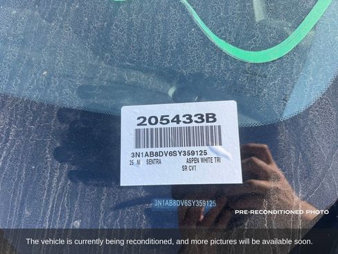 Used 2025 Nissan Sentra SR FWD image 19