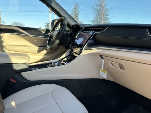 New 2025 Jeep Grand Cherokee Limited image 20