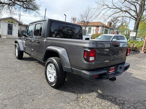 Used 2022 Jeep Gladiator Sport image 12