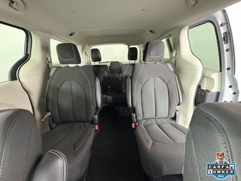 Used 2023 Chrysler Voyager LX FWD image 6