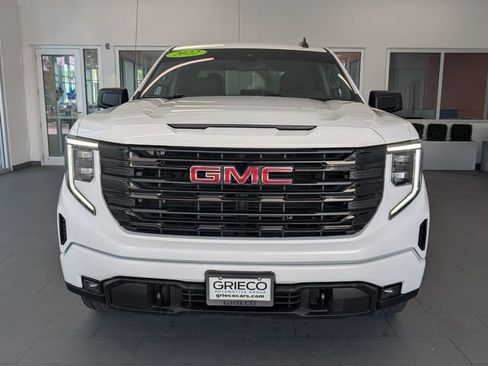 Used 2022 GMC Sierra 1500 Elevation image 2