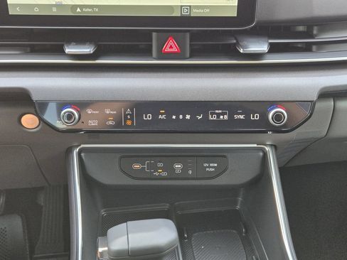 New 2026 Kia Carnival EX FWD image 19
