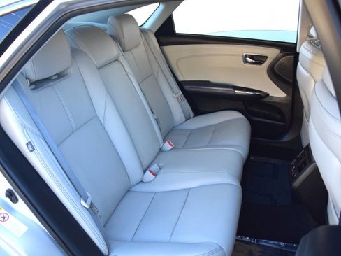Used 2014 Toyota Avalon Limited w/ Technology Package FWD image 44