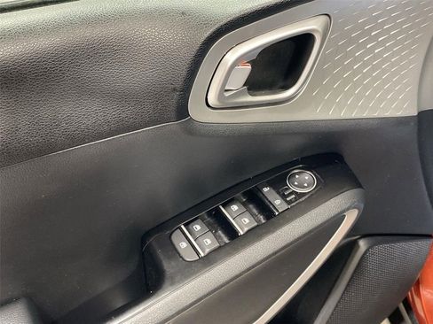 Used 2021 Kia Soul LX FWD image 16