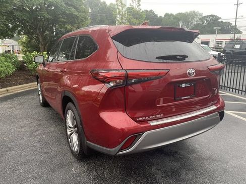 Used 2022 Toyota Highlander Platinum FWD image 6