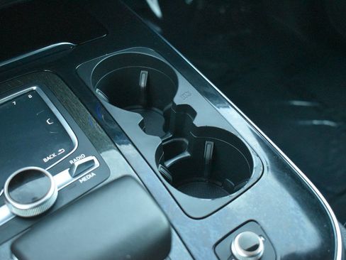 Used 2017 Audi Q7 3.0T Premium Plus w/ Premium Plus Package image 32