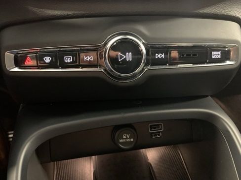 Used 2022 Volvo XC40 T5 R-Design w/ Climate Package image 28