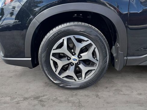 Used 2019 Subaru Forester Premium w/ All-Weather Package AWD/4WD image 9