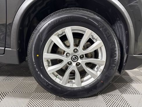 Used 2019 Nissan Rogue SV image 11