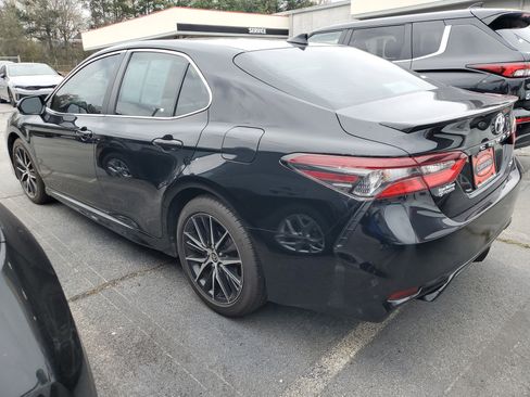 Used 2023 Toyota Camry SE image 4