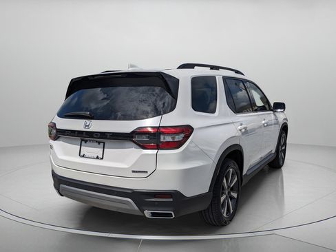 Used 2025 Honda Pilot Touring image 8