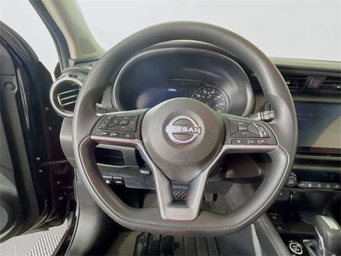 Used 2022 Nissan Kicks SV image 12