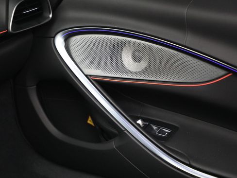 Used 2025 McLaren Artura Spider RWD image 29