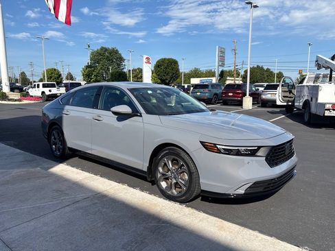 Used 2023 Honda Accord EX-L image 7