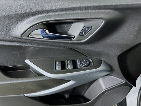 Used 2025 Chevrolet Trax LS image 15