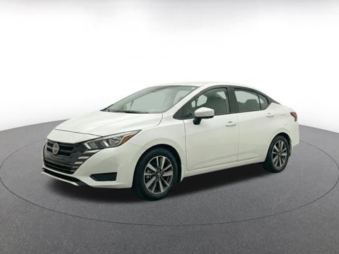 Used 2025 Nissan Versa SV FWD image 3