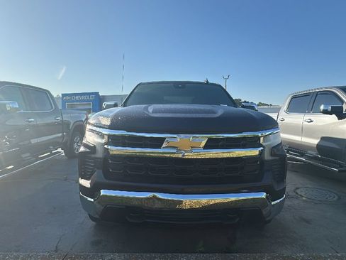 Used 2024 Chevrolet Silverado 1500 LT AWD/4WD image 11