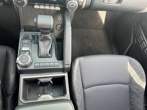 Certified 2025 Toyota Tacoma SR5 AWD/4WD image 23