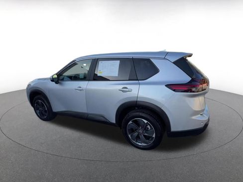 Used 2025 Nissan Rogue SV FWD image 10