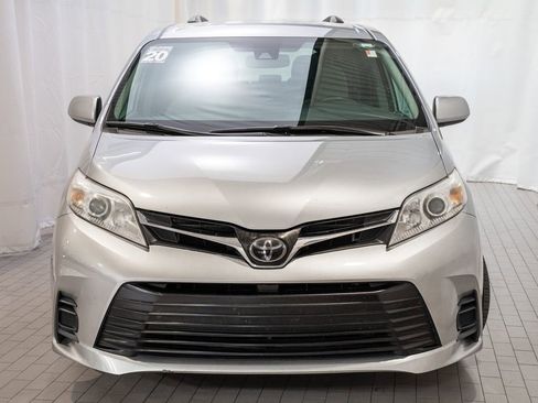 Used 2020 Toyota Sienna LE image 3