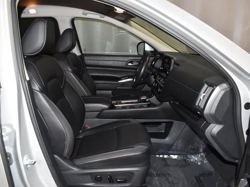 Used 2025 Nissan Pathfinder SL image 30