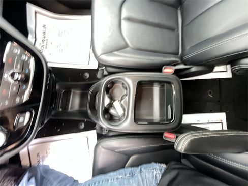 Used 2024 Chrysler Pacifica Touring-L w/ S Appearance Package image 20