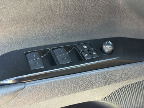 Used 2025 Toyota Camry SE image 28