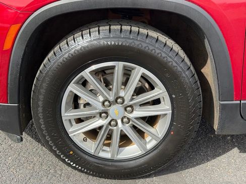 Used 2023 Chevrolet Traverse LT image 11