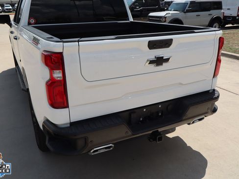 Used 2025 Chevrolet Silverado 1500 LT Trail Boss w/ LT Trail Boss Premium Package AWD/4WD image 28
