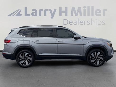 Used 2024 Volkswagen Atlas SE w/ Panoramic Sunroof Package image 6