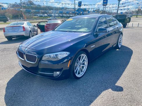 Used 2011 BMW 528i Sedan image 3
