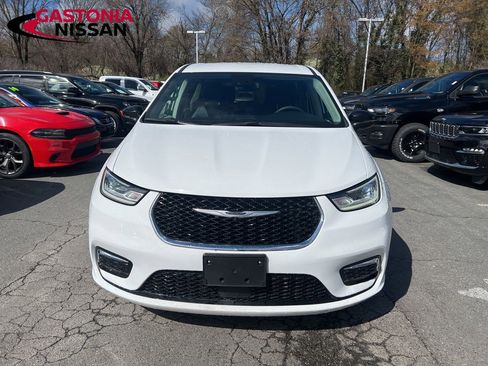 Used 2024 Chrysler Pacifica Limited FWD image 10