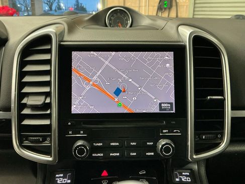 Used 2018 Porsche Cayenne Platinum Edition image 25