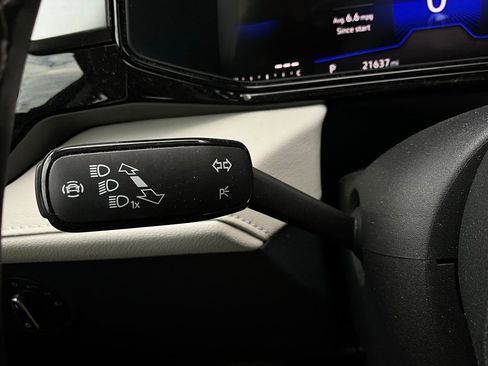 Used 2025 Volkswagen Taos S image 31