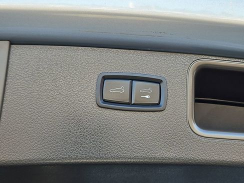 Used 2017 Porsche Macan image 32