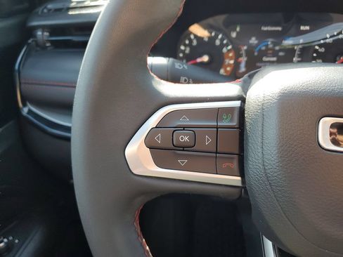 Used 2023 Jeep Compass Trailhawk AWD/4WD image 19