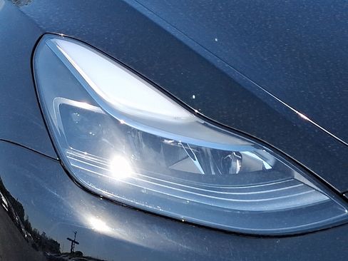 Used 2023 Tesla Model Y AWD image 9