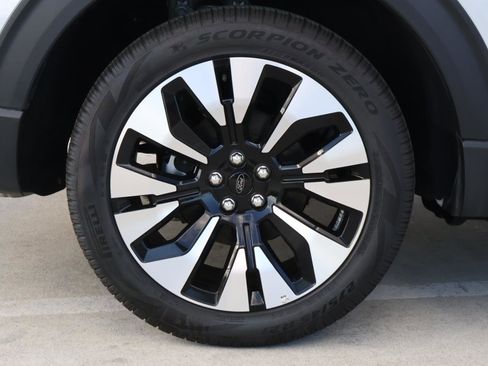 Used 2025 Ford Explorer Platinum w/ LUX Leather Package image 8