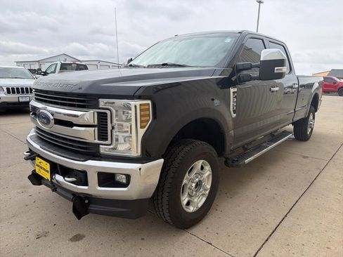 Used 2019 Ford F350 XLT w/ XLT Premium Package image 4