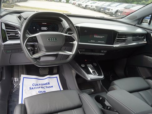 Used 2022 Audi Q4 e-tron Premium Plus AWD/4WD image 17
