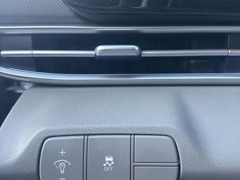 Used 2024 Hyundai Elantra SEL image 13