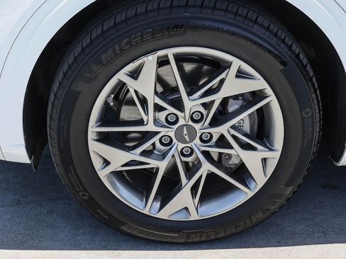 Used 2025 Genesis GV70 2.5T AWD/4WD image 9